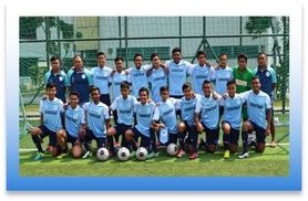 Football players pose for team photo